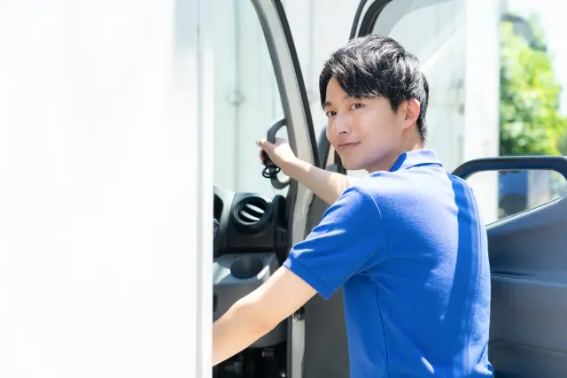 大阪で即日対応するエアコン買取隊のスタッフ